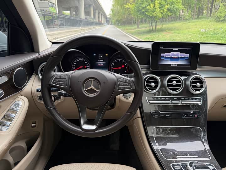 Mercedes-Benz GLC 2016 GLC 260 4 MATIC Luxury — фото 8