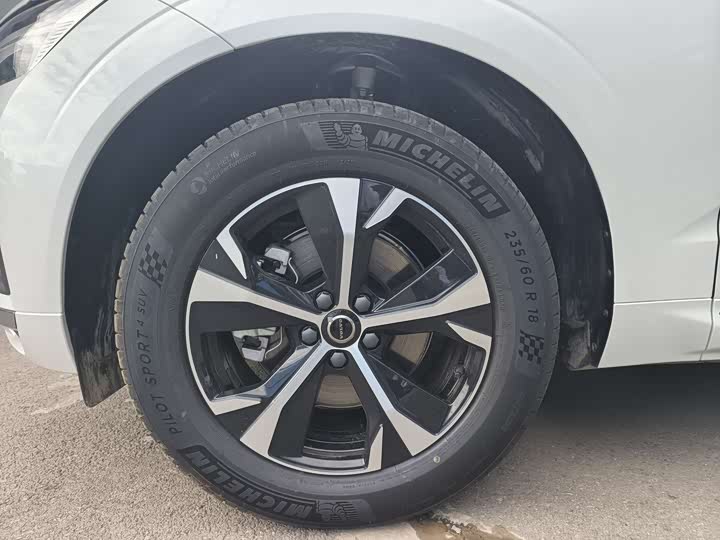 Volvo XC60 2026 B 5 4 WD — фото 15