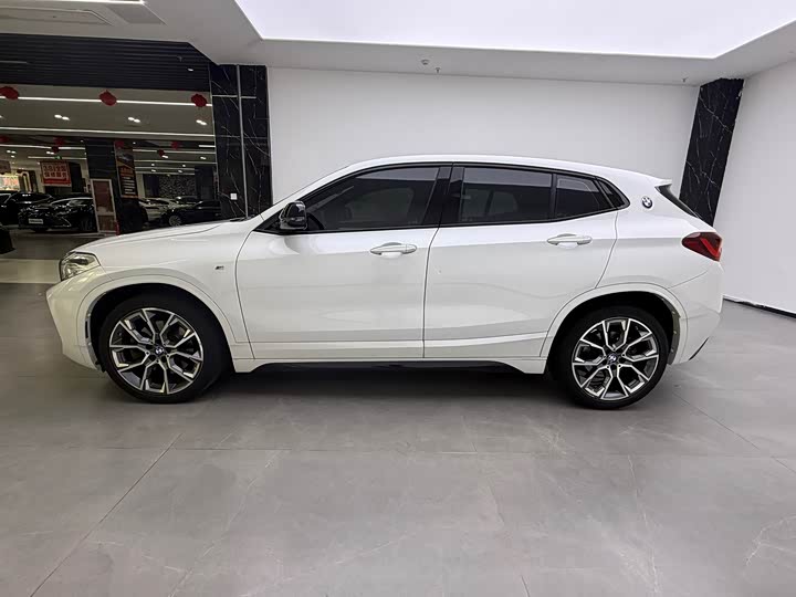 BMW X2 2021 s Drive 25i Leading M — фото 6