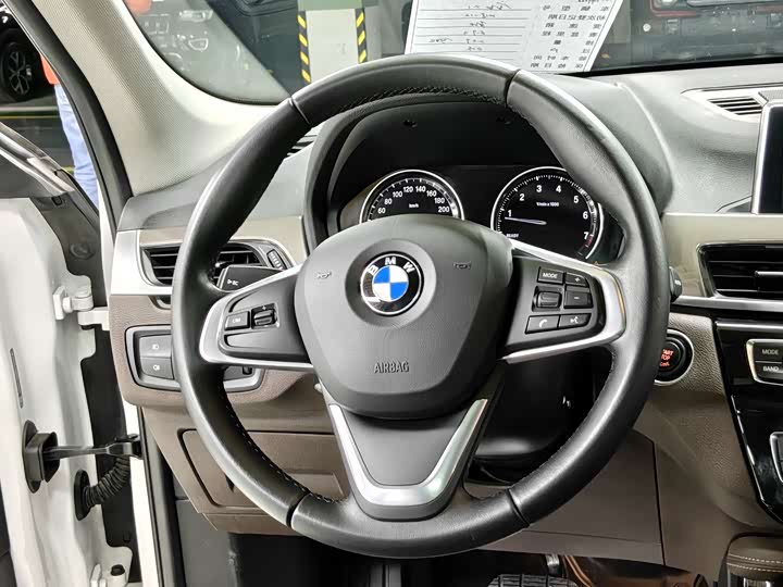 BMW X1 2019 x Drive 20 Li — фото 14