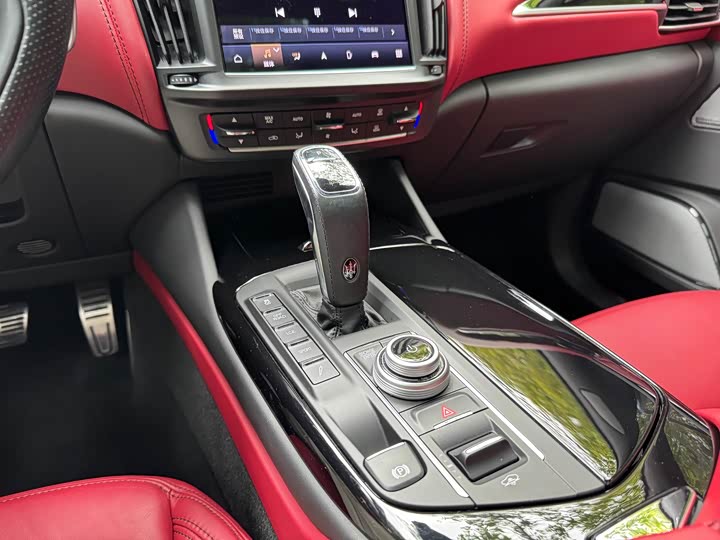 Maserati Levante 2022 3.0 T Modena — фото 14