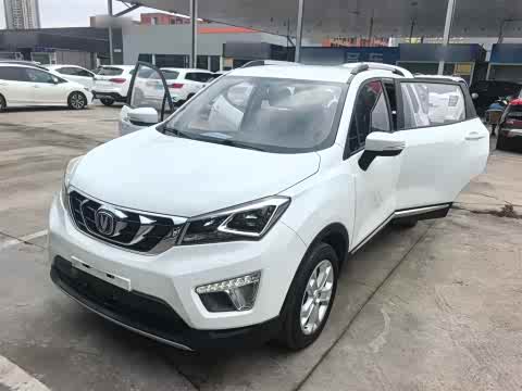 Changan CS15 2016 1.5 L MT — фото 26