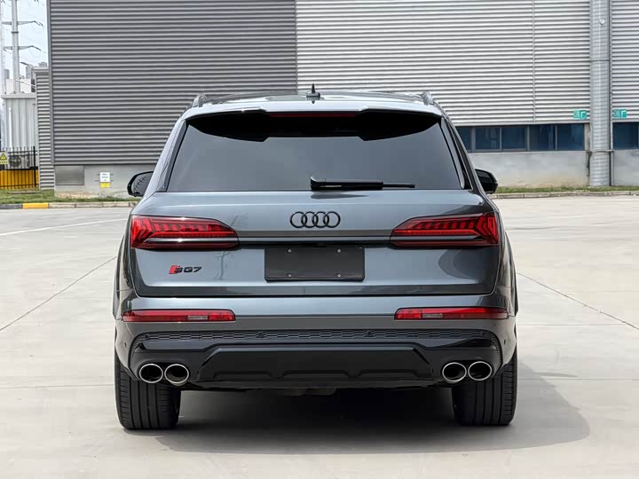 Audi SQ7 2024 4.0 TFSI — фото 5