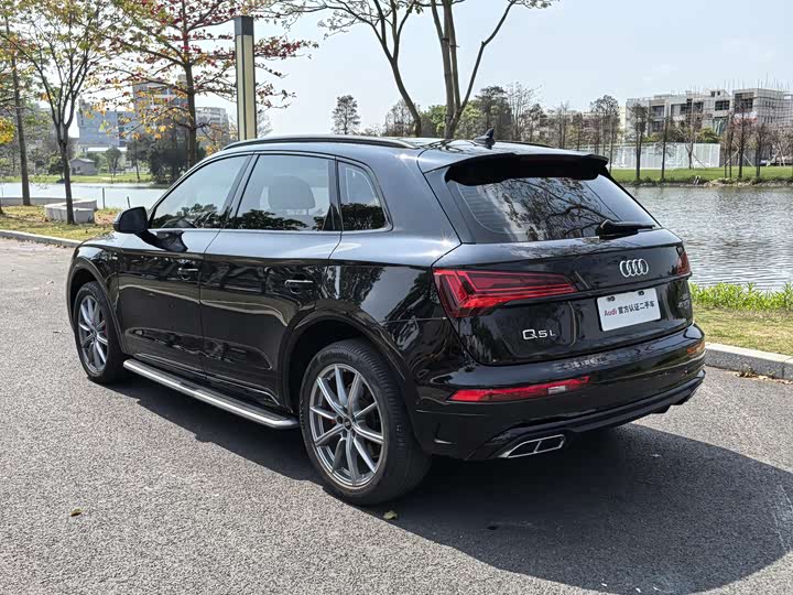 Audi Q5L 2022 45 T — фото 4