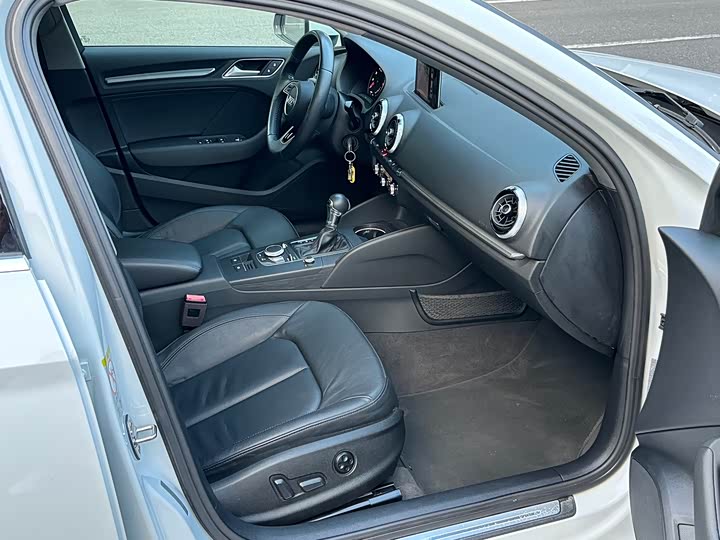 Audi A3 2018 30 Limousine 40 TFSI — фото 5