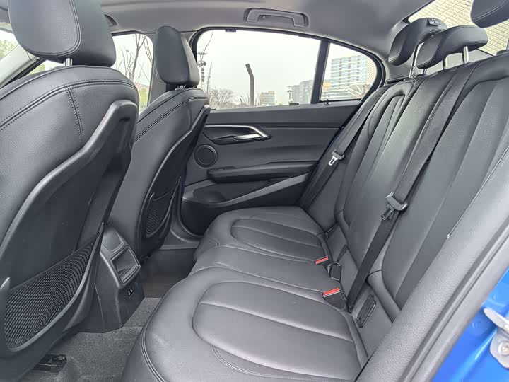 BMW 1-Series 2018 118i Sport — фото 16