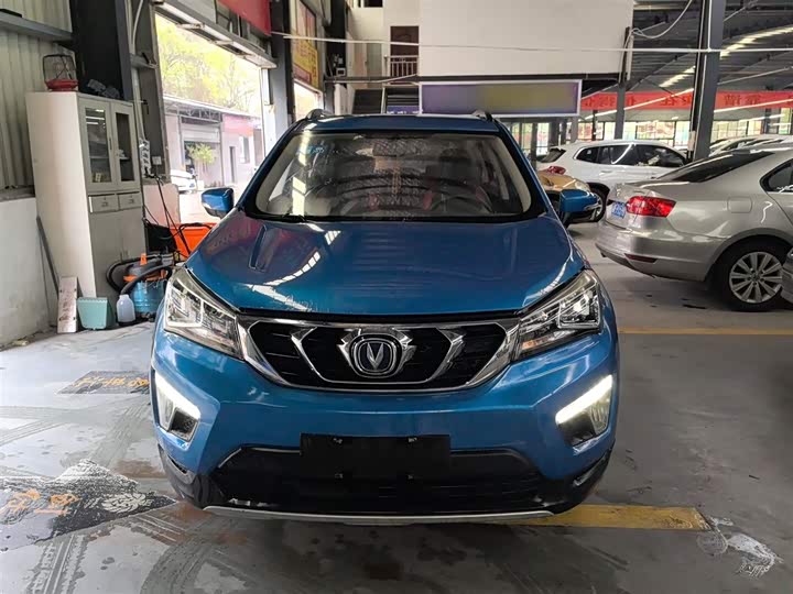 Changan CS15 2016 1.5 L MT — фото 3