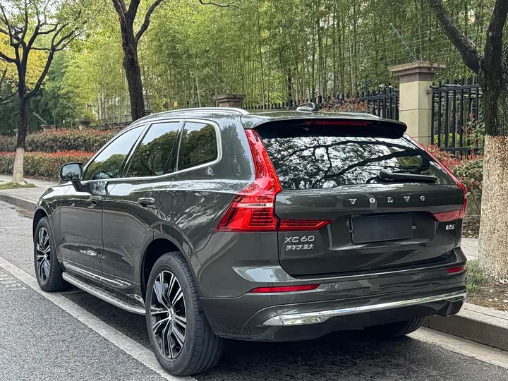 Volvo XC60 2022 B 5 4 WD — фото 4