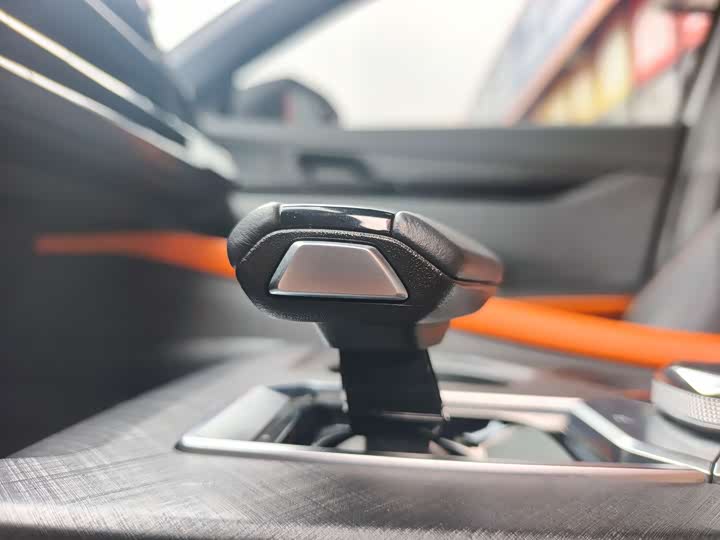 Changan UNI-V 2023 1.5 T Premium — фото 7