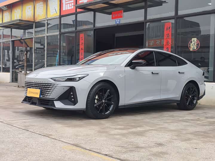 Changan UNI-V 2023 1.5 T Premium — фото 1