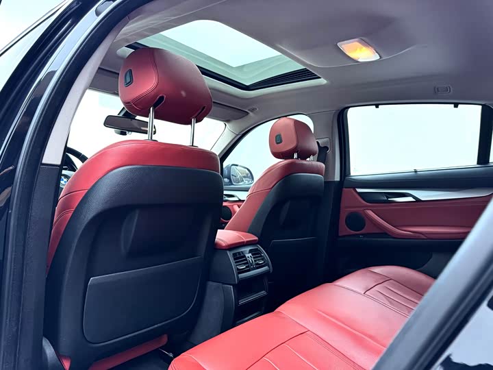 BMW X6 2017 x Drive 35i Leading — фото 17