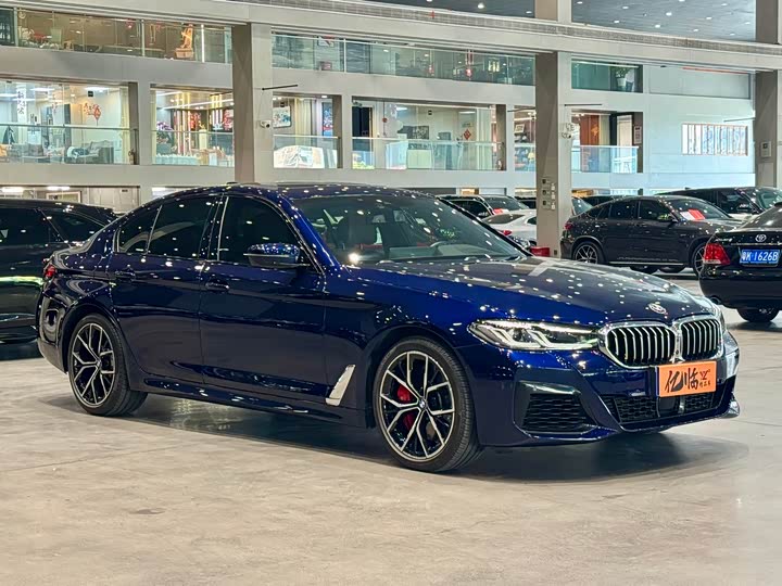 BMW 5-Series 2021 540i M — фото 3