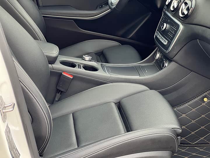 Mercedes-Benz GLA 2019 GLA 200 — фото 23