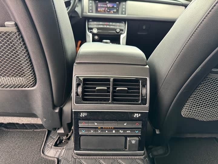 Jaguar XFL 2017 XFL 2.0 T 200 PS — фото 13