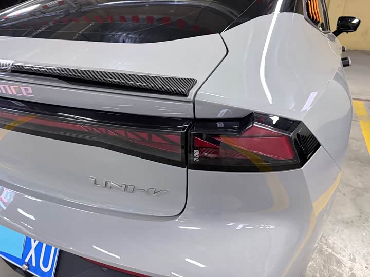 Changan UNI-V 2023 1.5 T — фото 18
