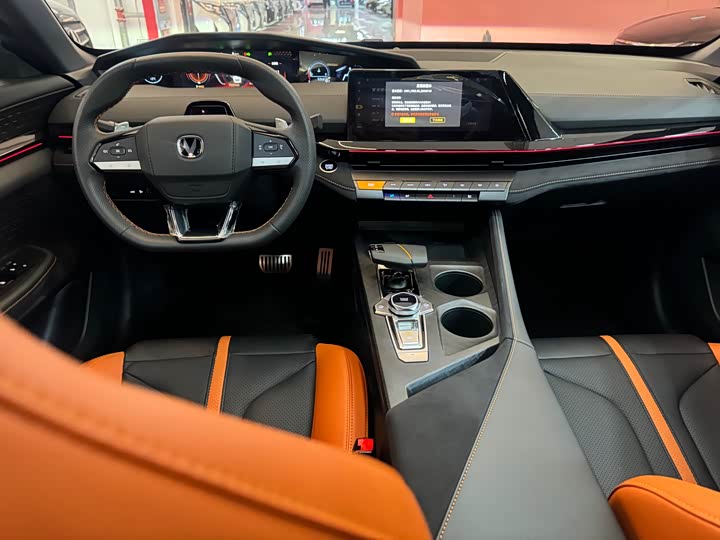 Changan UNI-V 2024 1.5 T — фото 7