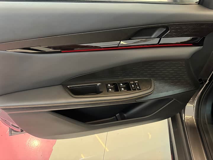 Changan UNI-V 2024 1.5 T — фото 12