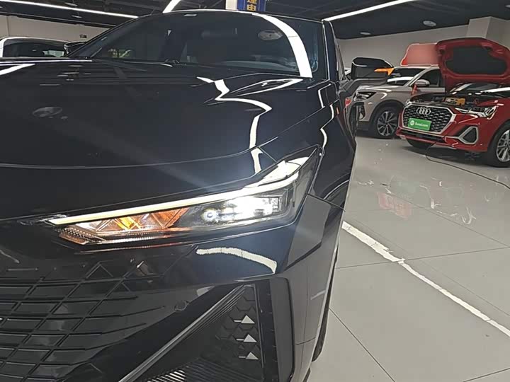 Changan UNI-V 2022 1.5 T Premium — фото 24