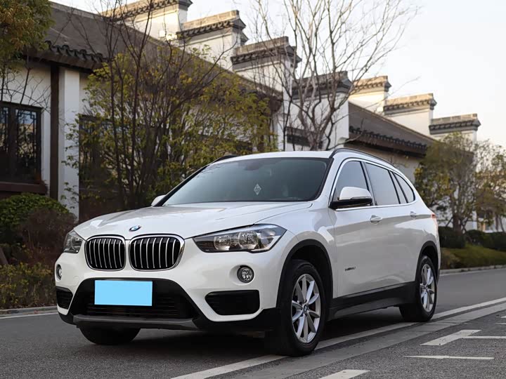 BMW X1 2016 s Drive 18 Li — фото 1