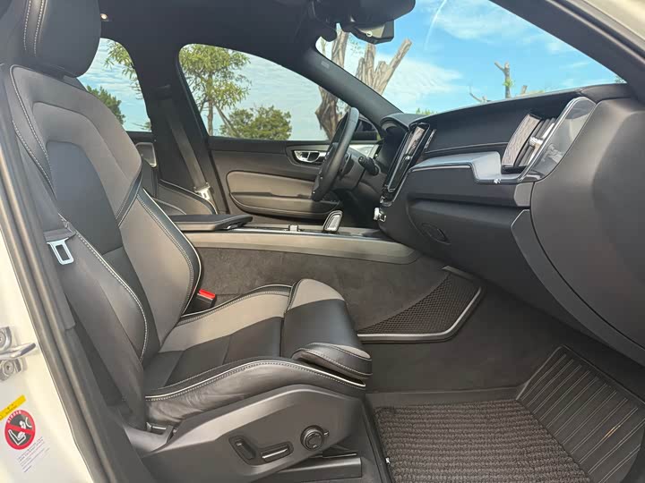 Volvo XC60 Hybrid 2020 T 8 E Hybrid — фото 14