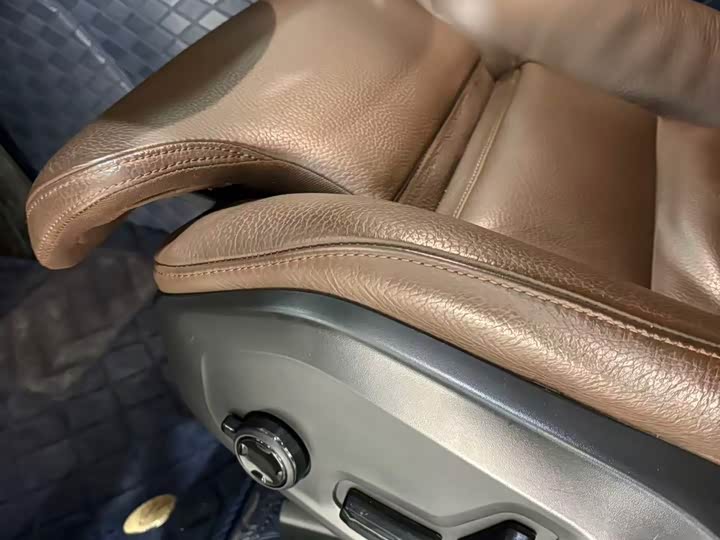 Volvo XC60 2023 B 5 4 WD — фото 13