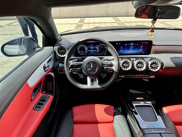 Mercedes-Benz A-Class 2024 AMG A 35 L 4 MATIC — фото 6