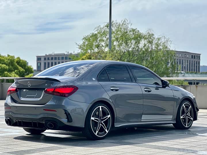 Mercedes-Benz A-Class 2024 AMG A 35 L 4 MATIC — фото 13