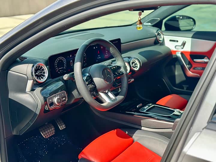 Mercedes-Benz A-Class 2024 AMG A 35 L 4 MATIC — фото 9