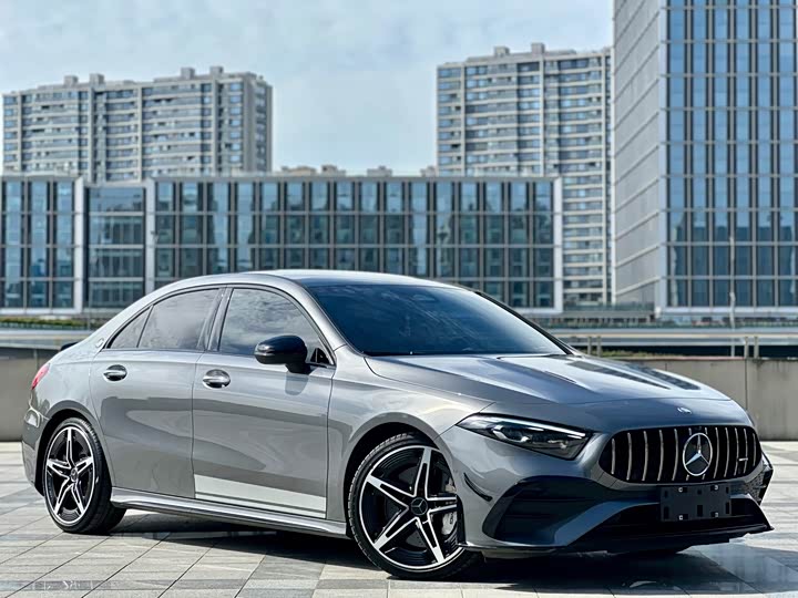 Mercedes-Benz A-Class 2024 AMG A 35 L 4 MATIC — фото 2