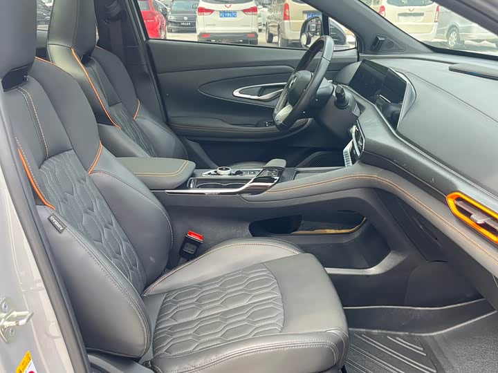 Changan UNI-T 2023 1.5 T Premium — фото 8
