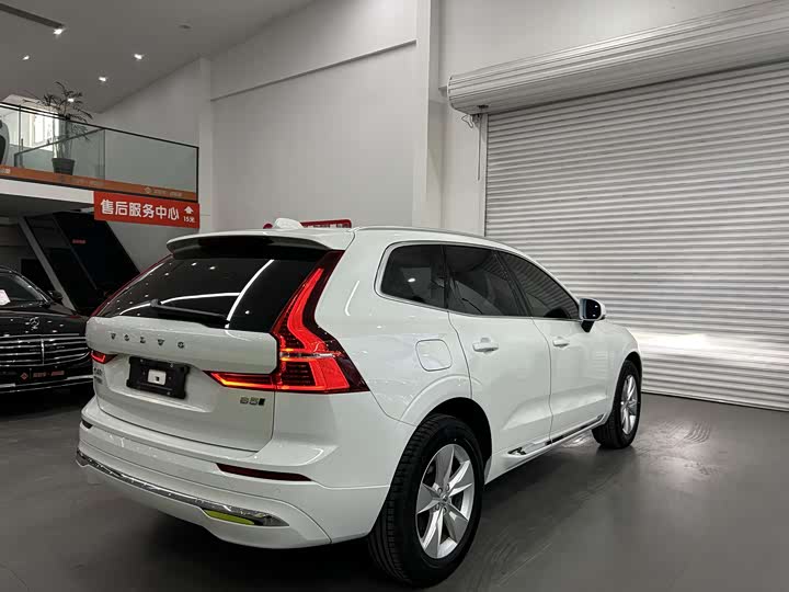 Volvo XC60 2022 B 5 4 WD — фото 4