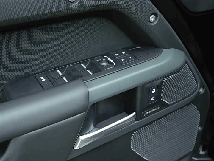 Land Rover Defender — фото 15