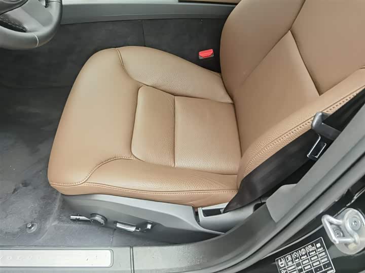 Volvo S60 2025 B 4 — фото 20