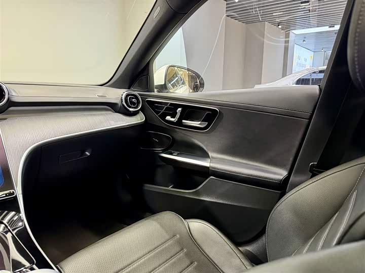 Mercedes-Benz C-Class 2022 C 200 L — фото 28