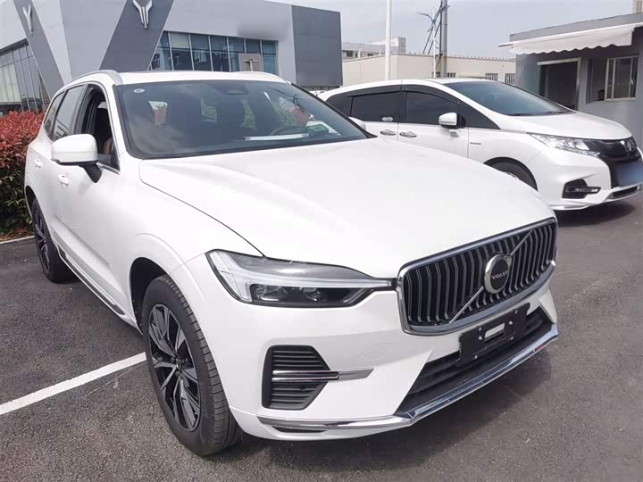 Volvo XC60 2025 B 5 4 WD — фото 4