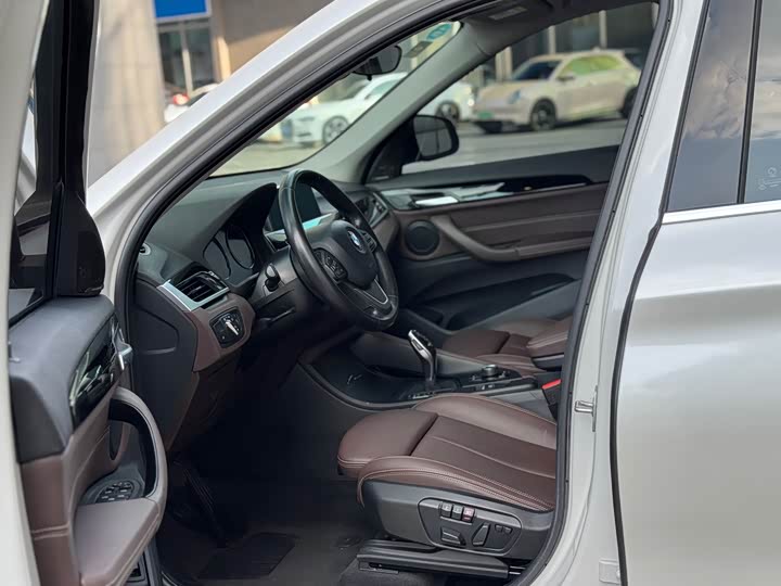 BMW X1 2020 s Drive 20 Li — фото 4