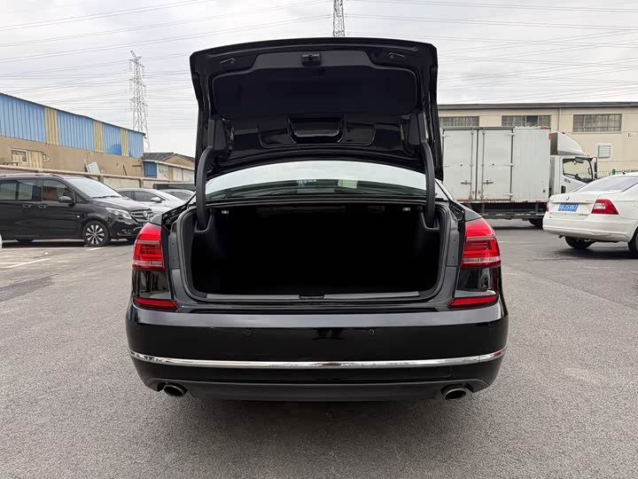 Volkswagen Passat — фото 23