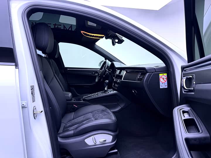 Porsche Macan 2020 Macan 2.0 T — фото 15