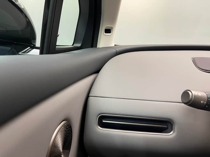Li Auto i8 2025 — фото 20