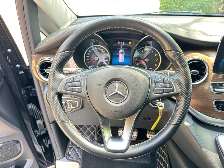 Mercedes-Benz V-Class 2022 V 260 L — фото 7