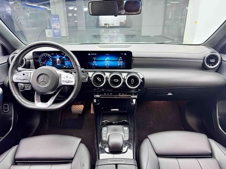 Mercedes-Benz A-Class 2019 A 180 L — фото 18