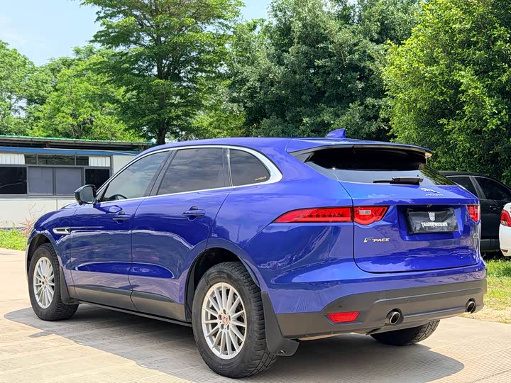 Jaguar F-PACE 2018 2.0 T 4 WD — фото 4