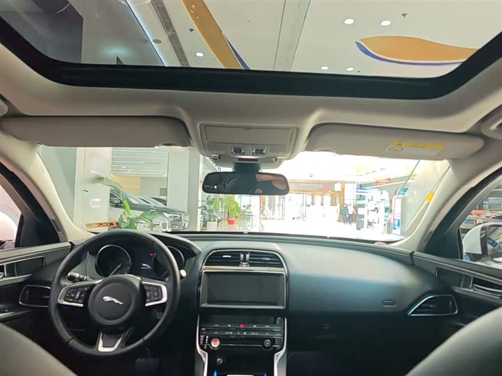 Jaguar XEL 2019 2.0 T 200 PS — фото 18