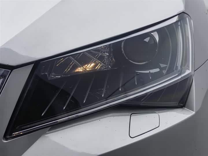 Skoda Superb — фото 7