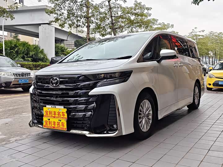 Toyota Vellfire — фото 1