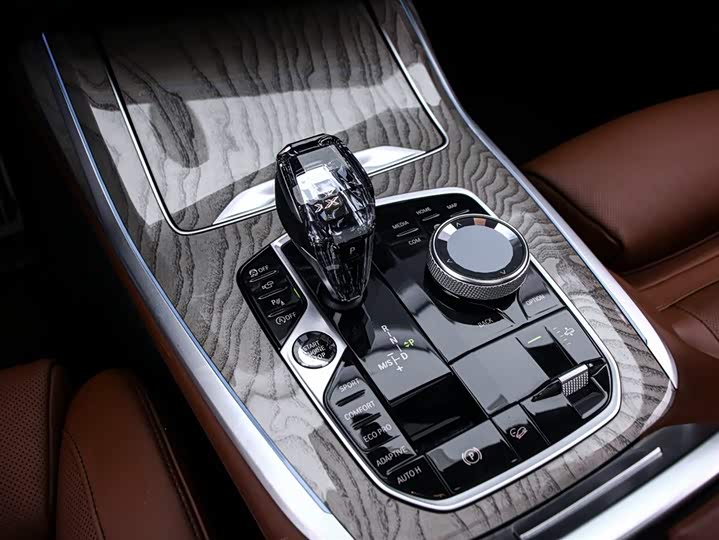BMW X7 2021 x Drive 40i M — фото 9