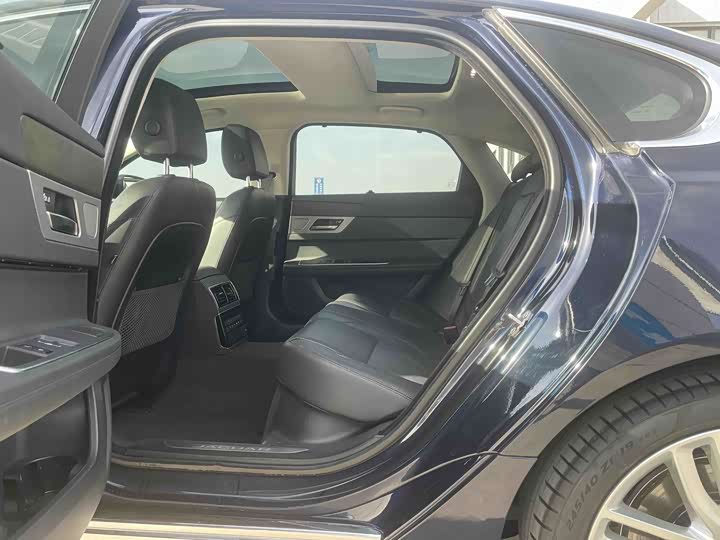 Jaguar XFL 2020 XFL 2.0 T P 250 4 WD — фото 10