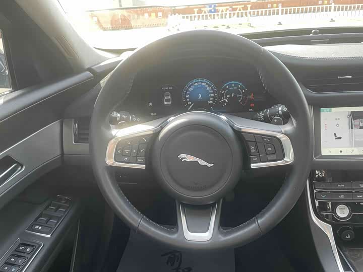 Jaguar XFL 2020 XFL 2.0 T P 250 4 WD — фото 11