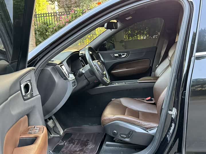 Volvo XC60 2021 T 5 4 WD — фото 8