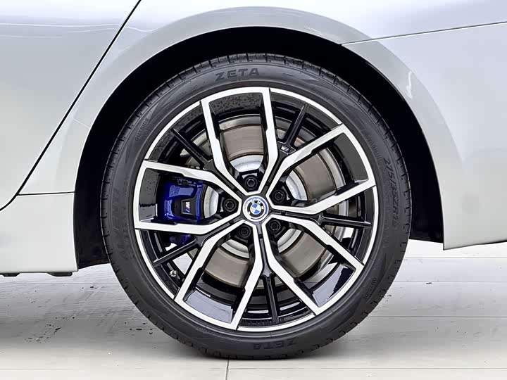 BMW 5 Series — фото 14